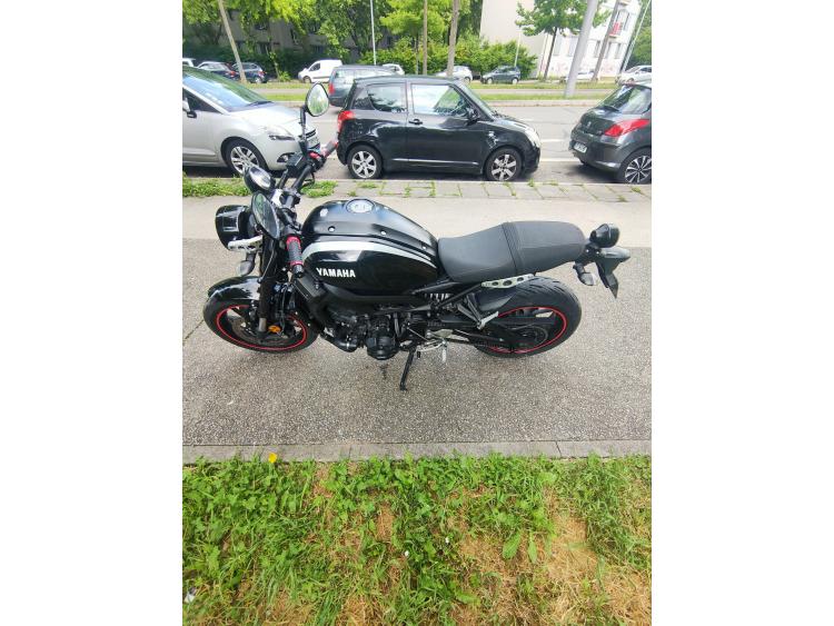 YAMAHA XSR 900