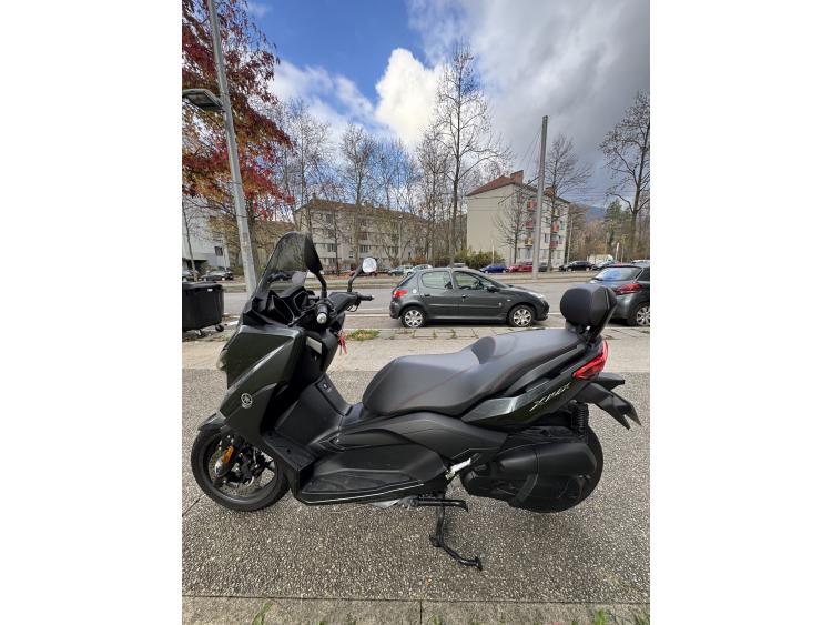 YAMAHA XMAX 125