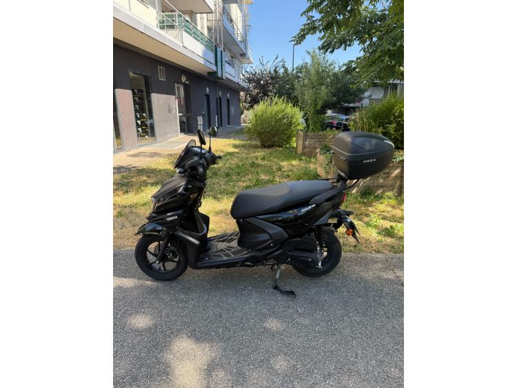 YAMAHA RayZR 125