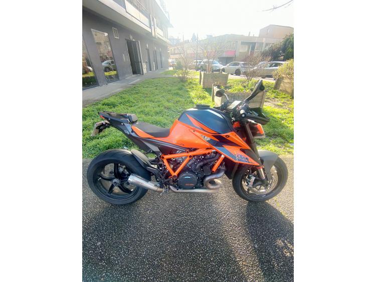KTM 1290 SUPER DUKE R
