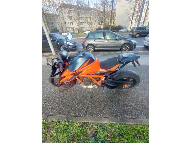 KTM 1290 SUPER DUKE R