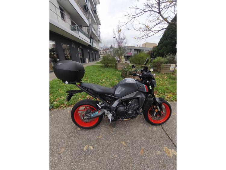 YAMAHA MT-09