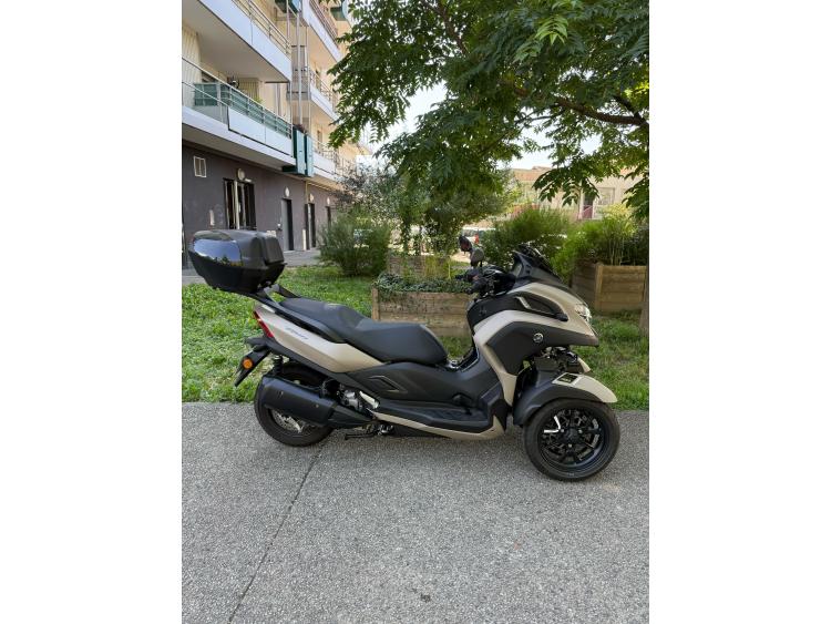 YAMAHA TRICITY 300