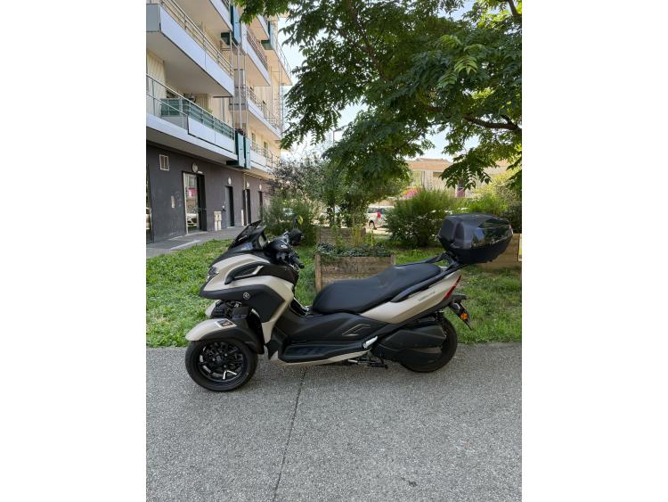 YAMAHA TRICITY 300