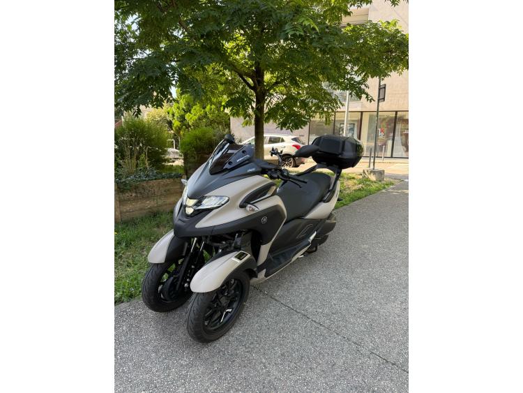 YAMAHA TRICITY 300
