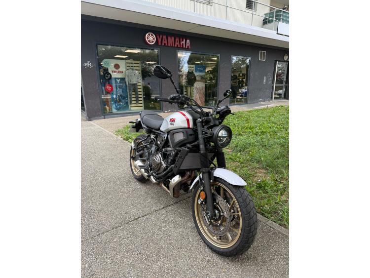 YAMAHA XSR 700 XTRIBUTE