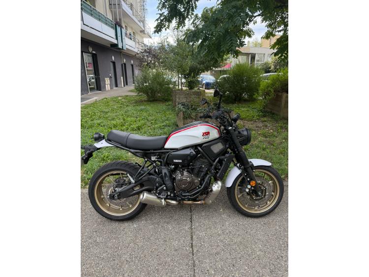 YAMAHA XSR 700 XTRIBUTE