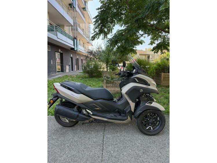YAMAHA TRICITY 300