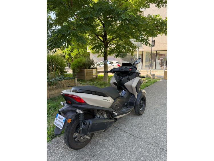 YAMAHA TRICITY 300