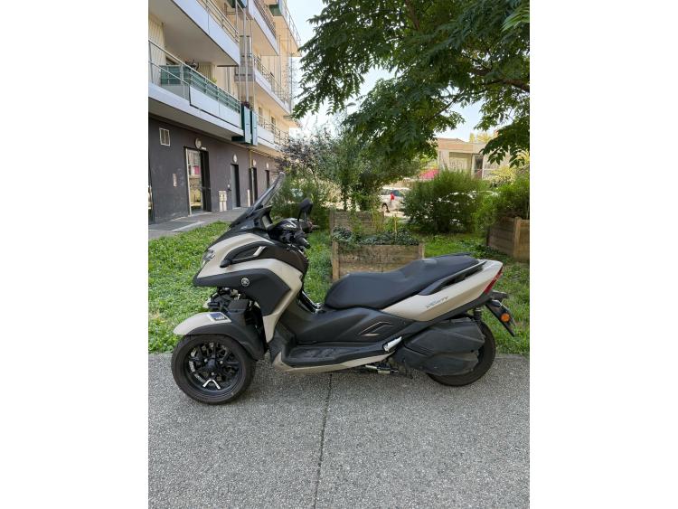 YAMAHA TRICITY 300