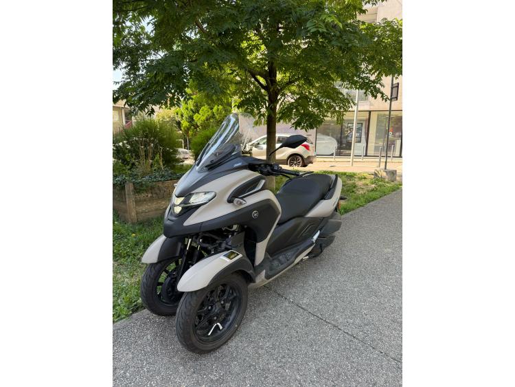 YAMAHA TRICITY 300